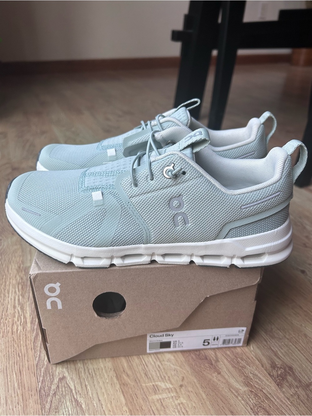 NEW On Running Sneakers Youth Size 5 Green